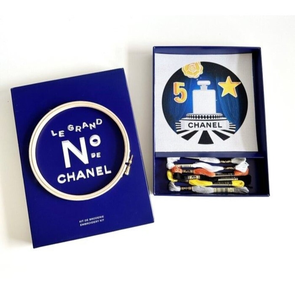 CHANEL "Le Grand Numéro de Chanel" Embroidery Kit + canvas bag, NIB